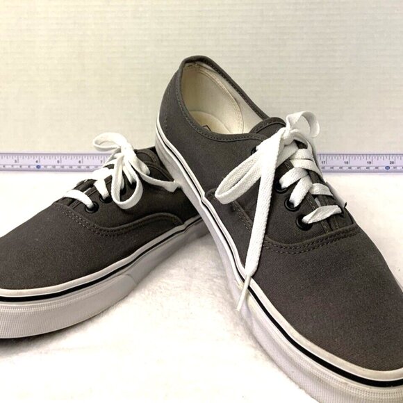 VANS Authentic Men's Size 10.5/W 12 Gray Canvas Low Top Skate Shoes Sneakers - Picture 1 of 7